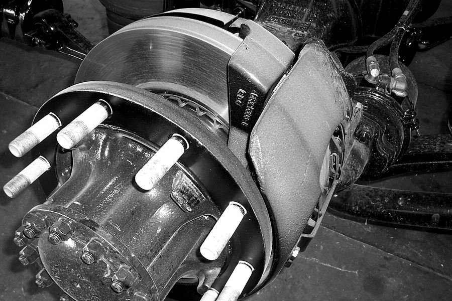 Truck air disc brake caliper on the hub