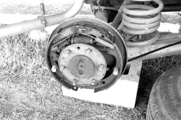 Drum brake assembly with shoes and hardware