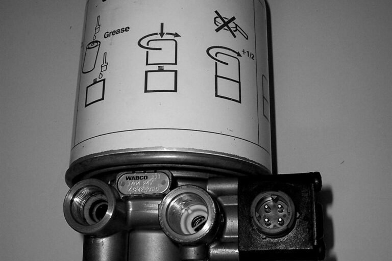 Air dryer with spin-on cartridge