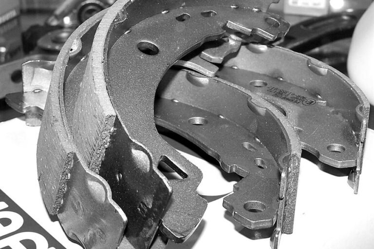 Brake shoes with friction lining